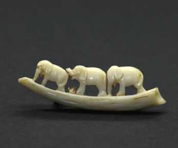 Brooch, Carved by hand, Weight: 3.74 gr
