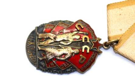 Order + Document, "Badge of Honour", Nr. 558992, USSR