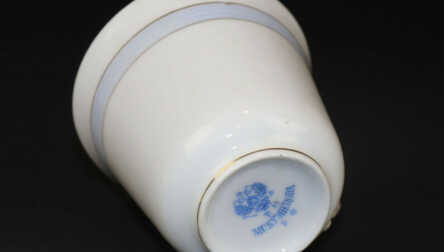 Mug, Porcelain, Partnership of the fabric of M.C.Kuznetsov, Riga factory (Latvia), Russian empire, Height: 7.4 cm