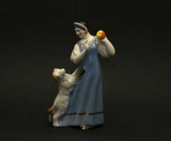 Figurine "Princess with an apple", Porcelain, Porcelain, Pervomaisk porcelain factory (Pesochnoye), the 50-60ties of 20th cent., USSR