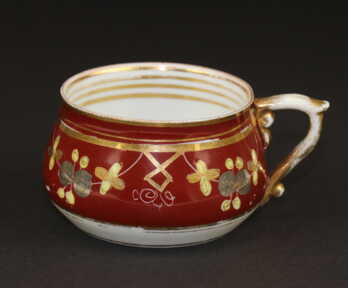 Mug, Hand-painted, Gilding, Porcelain, M.S. Kuznetsov manufactory in Dulevo, Russian empire, Height: 4.7 cm