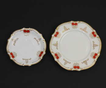 Small plates (2 pcs.), Gilding, Porcelain, M.S. Kuznetsov manufactory, the 37-40ties of 20th cent., Riga (Latvia), Ø 20.5 / 15.5 cm