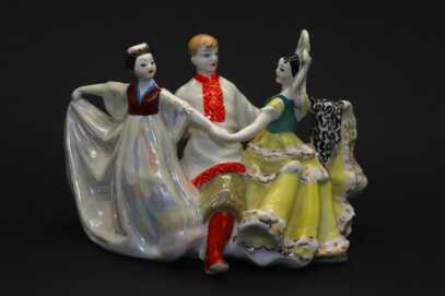 Statuete "Draudzības deja", Porcelāns, Duļevas porcelāna rūpnīca (DZ "Dulevo"), 1952-1964. gads, PSRS