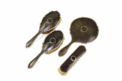 Mirror, Hairbrushes and shoe brush, Metal, Wood, Total weight: 611 Gr.