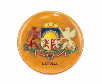 Plāksne "Latvijas ģerbonis", Koks, 20 gs. 30tie gadi?, Latvijas vēstniecība Argentīnā, Ø 23.7 cm