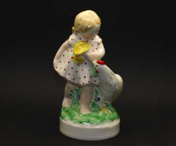 Statuete "Meitene ar vistu". Porcelāns, 1.šķira, Rīgas porcelāna fabrika, modeļa autors - Beatrise Kārkliņa, Rīga (Latvija)