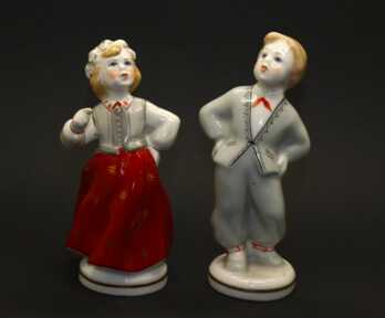 Figurines "Couple in folk costumes", Gold mark, Porcelain, Riga porcelain factory, Riga (Latvia)