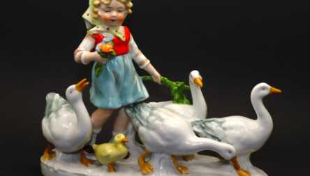 Figurine "Girl with geese", Porcelain, "Grafenthal", Germany
