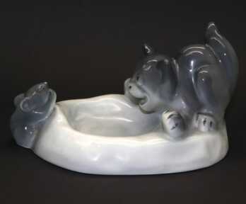  Figurine / Ashtray "A Cat and a Mouse", Porcelain, M.S. Kuznetsov manufactory, the 34-40ties of 20th cent., Riga (Latvia)