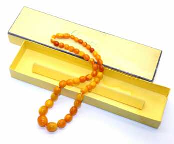 Necklace, Honey color of Amber, Weight: 26.67 gr