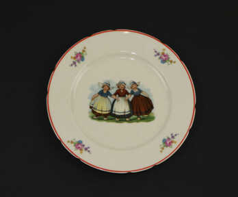 Plate, Porcelain, Ivory, Riga ceramics factory, the 40-41ties of 20th cent., Riga (Latvia), Ø 22.5 cm