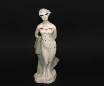 Figurine "A Woman on the Beach", Porcelain, 1st grade, Riga porcelain factory, molder - Eriks Ellers, Riga (Latvia)