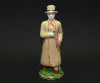 Figurine "A Man in a National Costume", Porcelain, M.S. Kuznetsov manufactory, the 37-40ties of 20th cent., Riga (Latvia)
