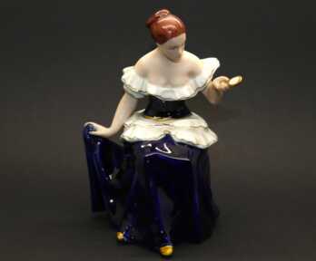 Статуэтка "Девушка с зеркальцем", Фарфор, "Royal Dux", Чехословакия