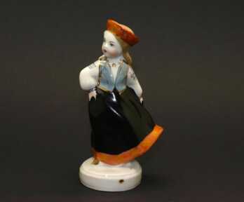 Figurine "Girl in folk costume", Porcelain, Riga porcelain factory, Riga (Latvia)