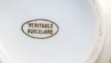 Кофейный сервиз на 12 персон, Золочение, Фарфор, Клеймо "Véritable porcelaine" и "Limoges", Франция 
