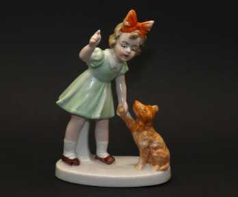 Figurine "Girl with dog", Porcelain, Height: 13.5 cm