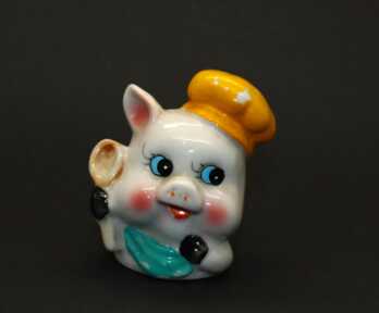 Figurine / Salt cellar "Piggy", Porcelain, Height: 8 cm