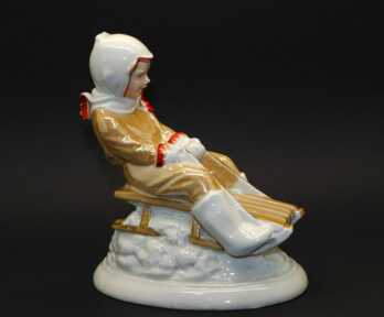 Statuete "No kalniņa", Porcelāns, Rīgas porcelāna fabrika, Modeļa autors - Zina Ulste, Rīga (Latvija)