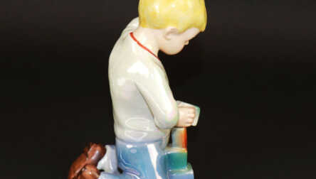 Statuete "Zēns spēlējas ar klucīšiem", Porcelāns, Augstums: 18.5 cm