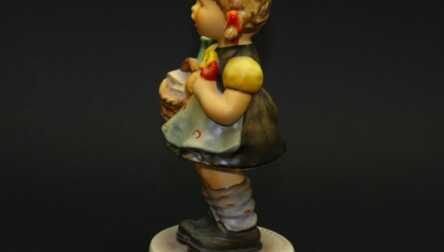 Figurine "Little visitor", Biscuit, "M.I. Hummel Club Exclusive Edition 1994/95", Germany