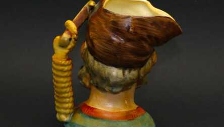 Cream-jug "Pirate", Hand-painted, Faience, England, Height: 10.5 cm