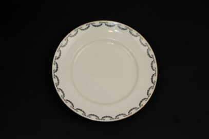 Plate, Porcelain, M.S. Kuznetsov manufactory, the 37-40ties of 20th cent., Riga (Latvia), Ø 25 cm
