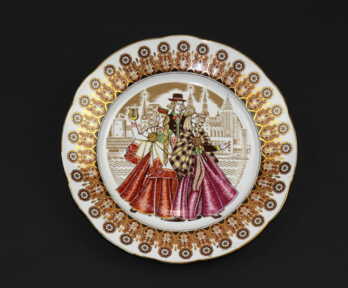 Huge decorative plate, Gilding, Porcelain, sketch by Beatriсe Karklina and Ilga Dreiblate., Riga porcelain factory, Riga (Latvia), Ø 34 cm