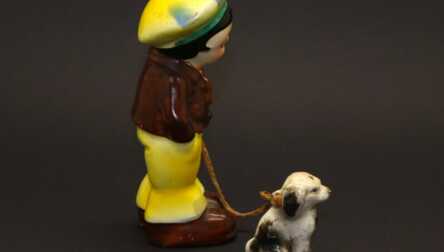 Статуэтка "Мальчик с собачкой", Фарфор, Высота: 13 / 14.5 см