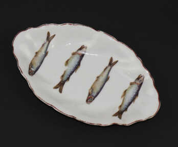 Siļķu šķīvis, Porcelāns, Zīmogs "С. Ядловкер Рига", 24.3x14.5 cm